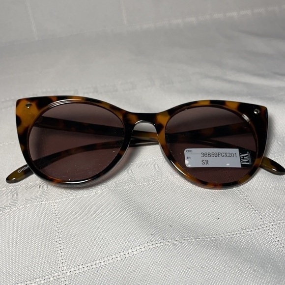 *5 for $25* NWOT FGX International Tortoise Shell Sunglasses Cat Eye - Picture 3 of 4